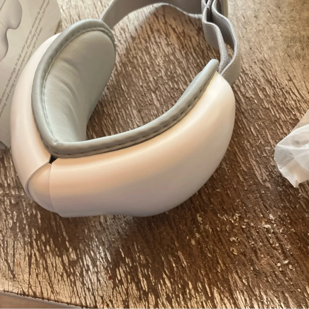 Glow Premium Eye Massager in White
